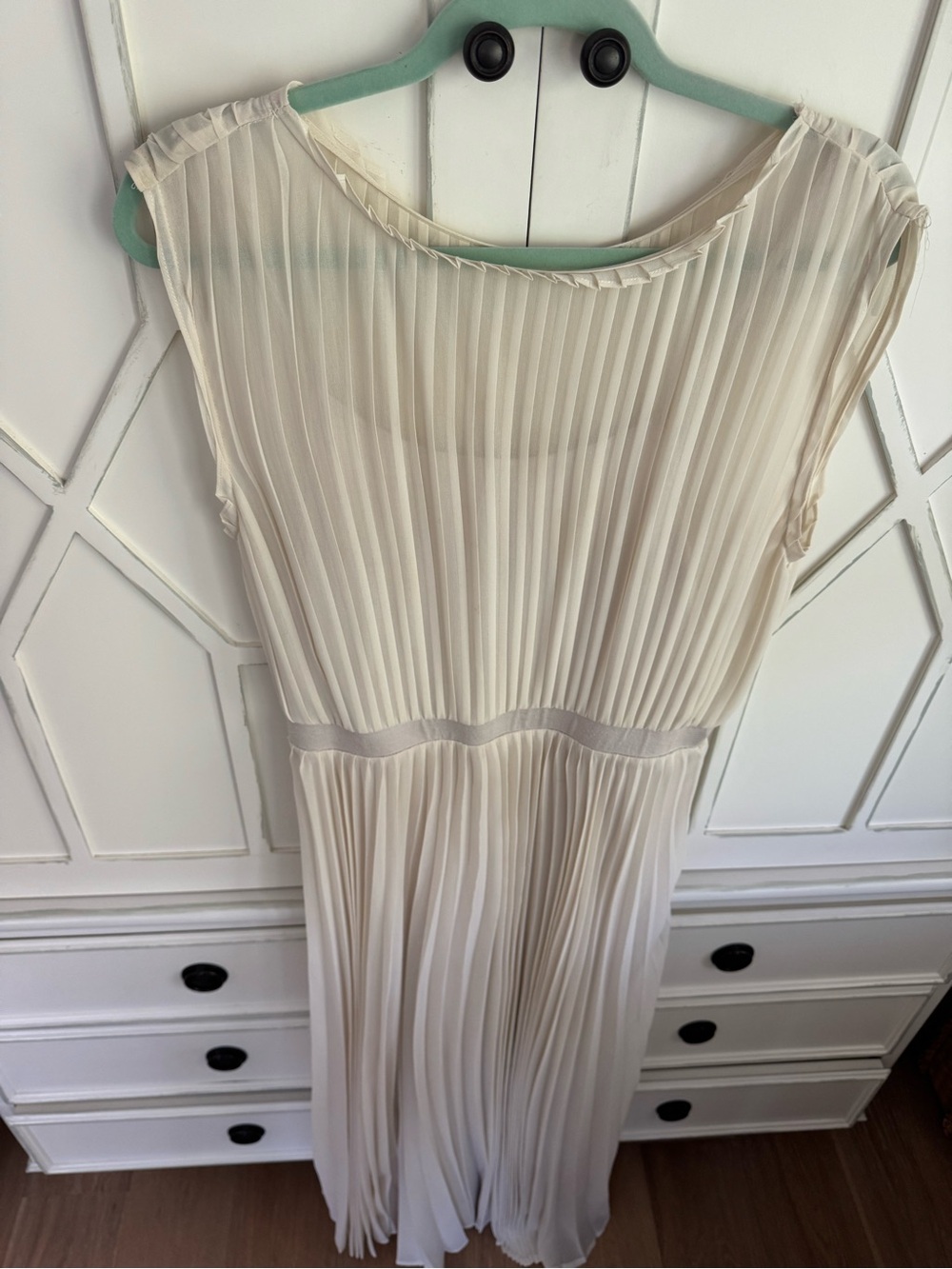 BORDEAUX Elegant Pleated Cap-Sleeve Dress in Cream